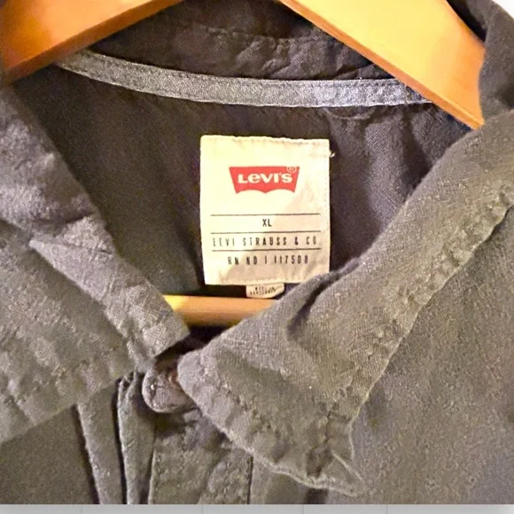 Men’s Levi’s Button Front Shirt XL Gray Pocket Short Sleeves - Picture 3 of 7